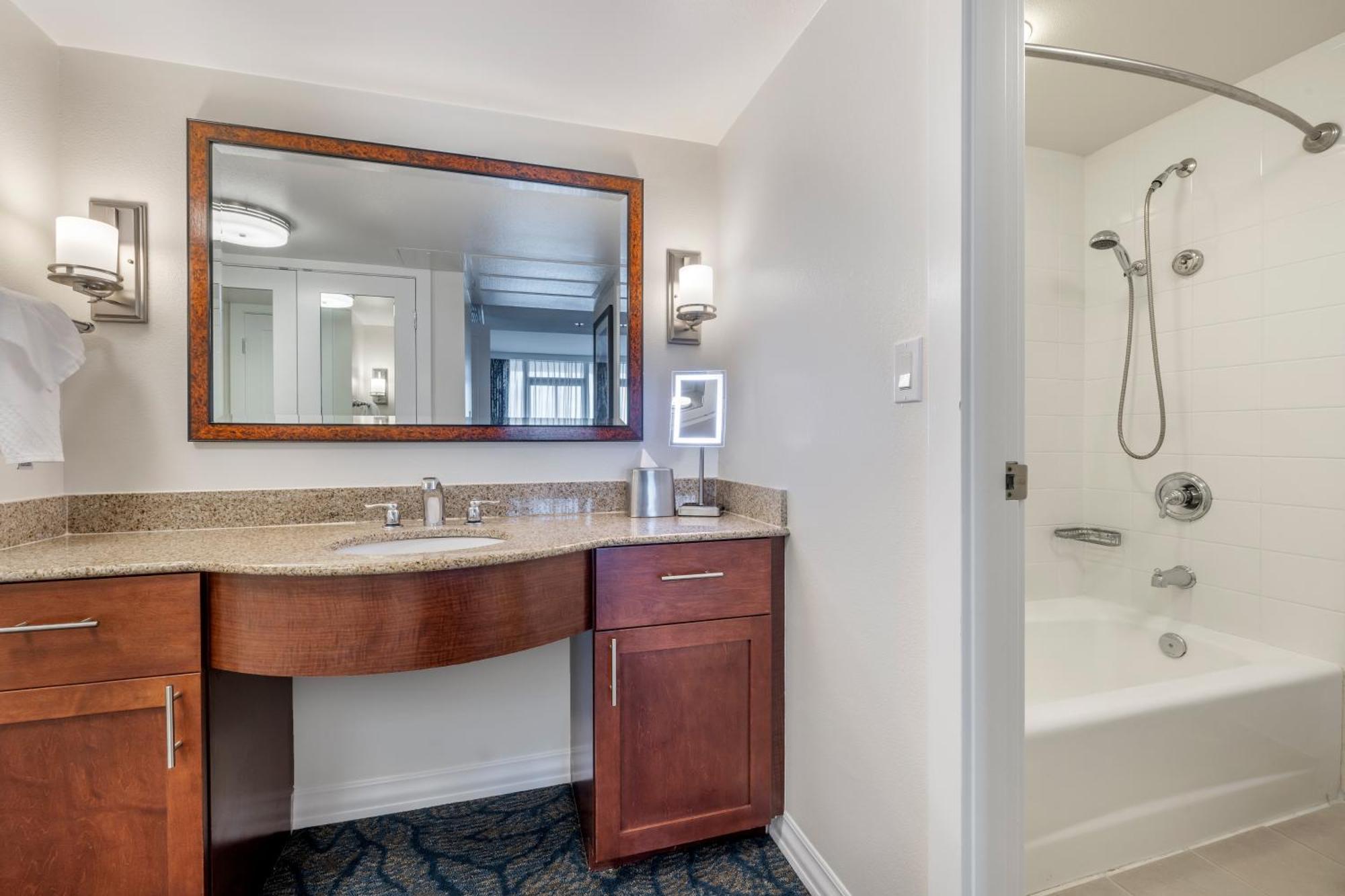 Two-Bedroom Bi-Level Penthouse Suite Ocean View Lagoon Tower,1668055862:JPEG